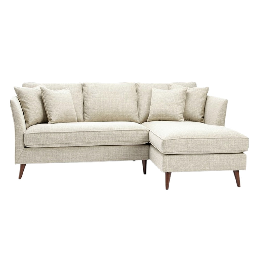 Moderne hoekbank met kussens in lichtbeige stof